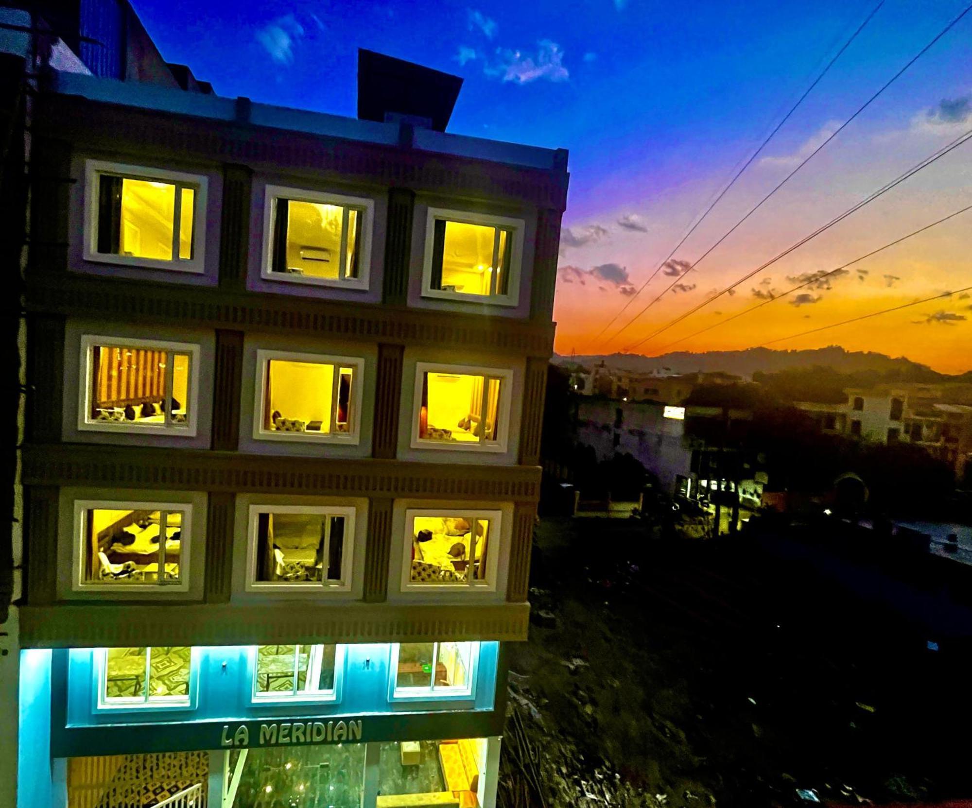 Hotel The Meridian - A Four Star Luxury Hotel, Haridvár Kültér fotó